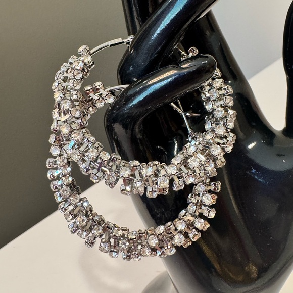 5 for $30 NWOT! Rhinestone Silver Hoop Earrings - Picture 1 of 6